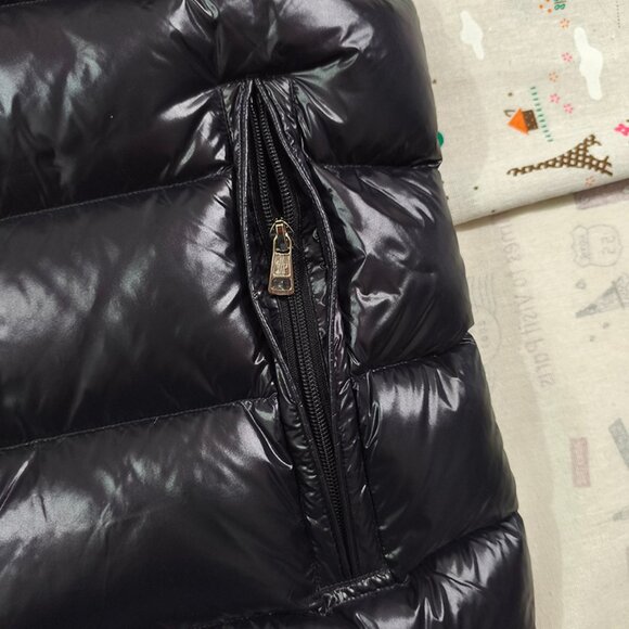 Moncler Shiny Lightweight Casual Warm Down Vest - Picture 7 of 13